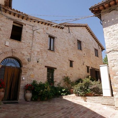 Borgo De' Varano By Hotel I Duchi กาเมริโน ภายนอก รูปภาพ