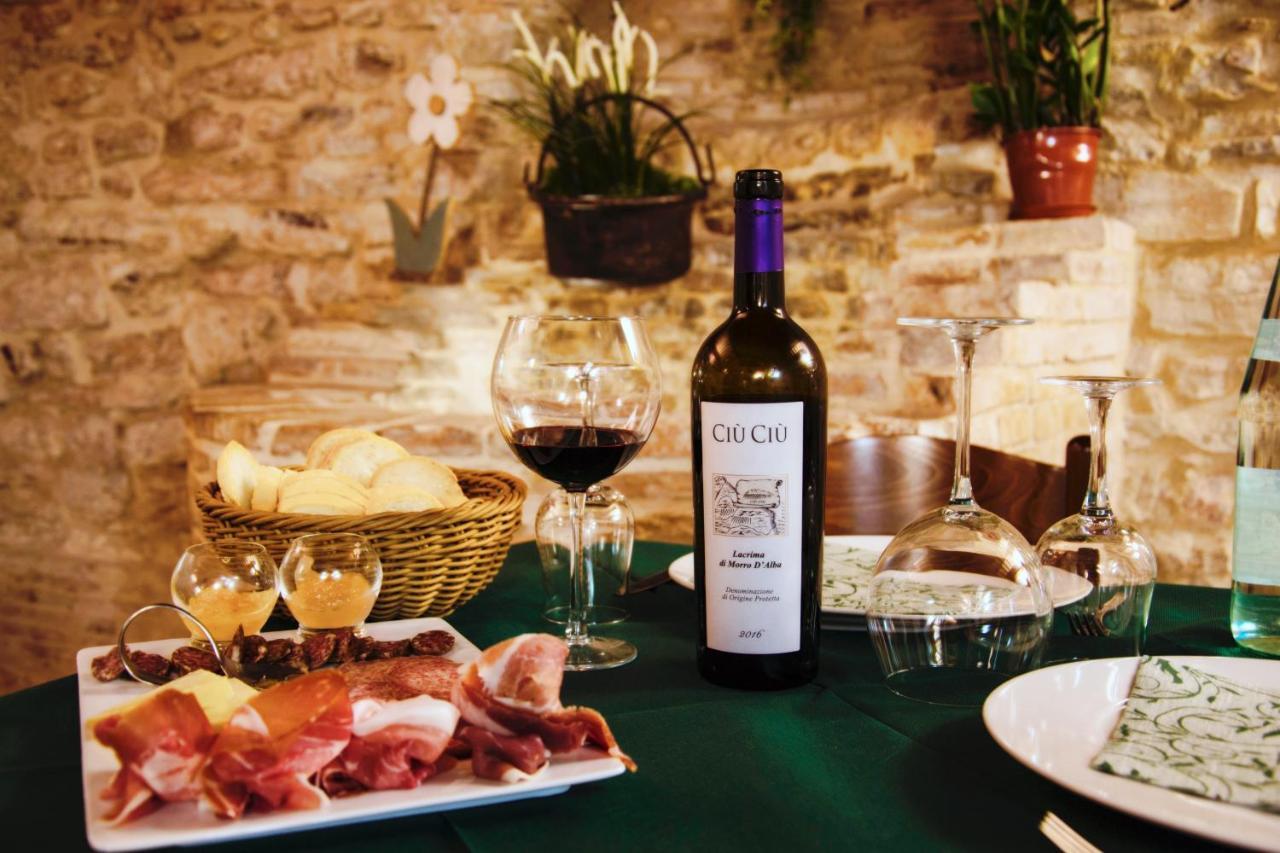 Borgo De' Varano By Hotel I Duchi กาเมริโน ภายนอก รูปภาพ