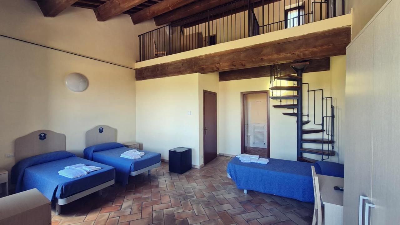 Borgo De' Varano By Hotel I Duchi กาเมริโน ภายนอก รูปภาพ