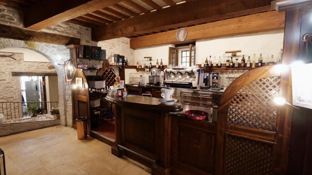 Borgo De' Varano By Hotel I Duchi กาเมริโน ภายนอก รูปภาพ