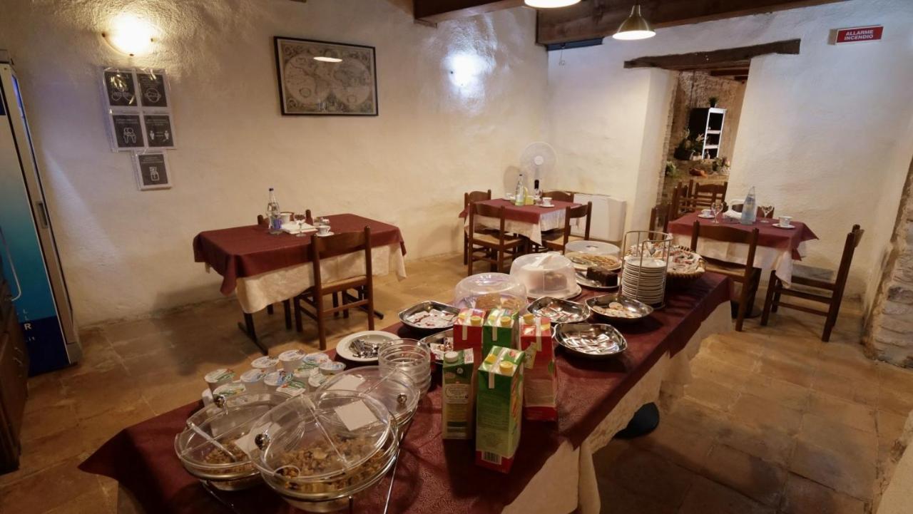 Borgo De' Varano By Hotel I Duchi กาเมริโน ภายนอก รูปภาพ