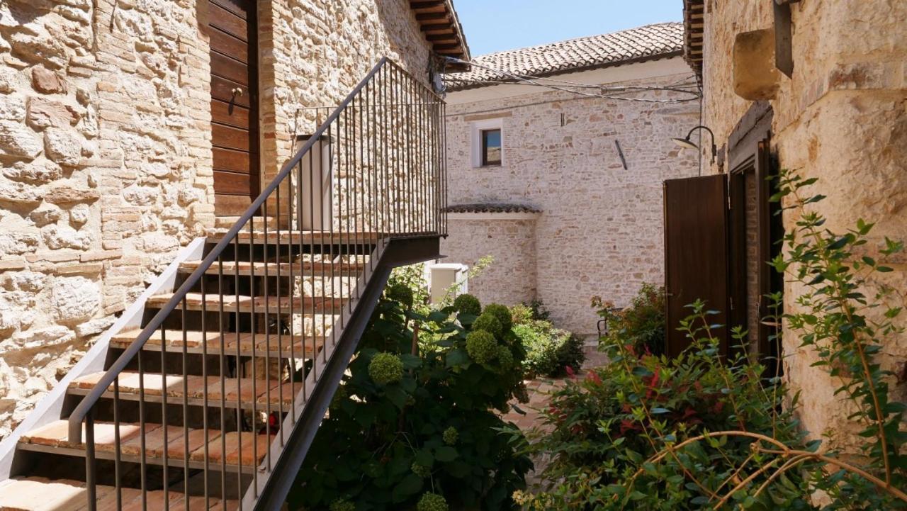Borgo De' Varano By Hotel I Duchi กาเมริโน ภายนอก รูปภาพ